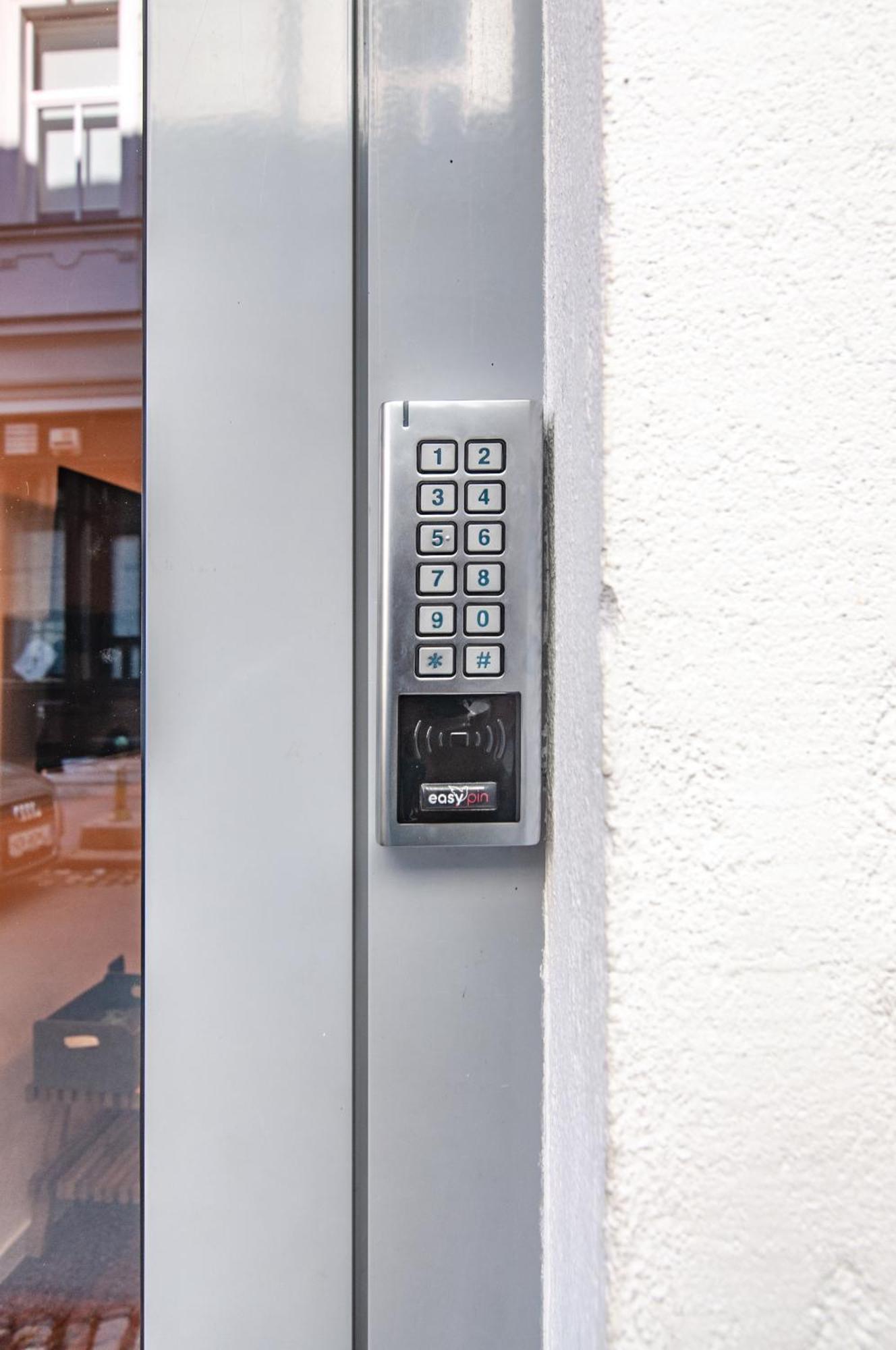Six In The City Apartment, 卢布尔雅那 外观 照片